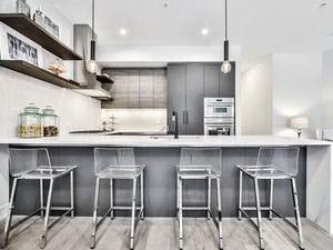 Real estate in 2941 N Clark Street — look at the real estate search engine GEOLN.COM. Photo 2