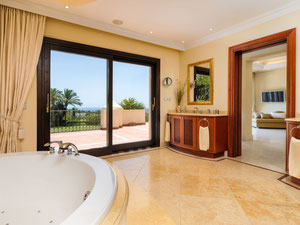 别墅 5 间卧室 1025 平方米，位于西班牙马贝拉 — 来自开发商和业主的房地产搜索引擎 GEOLN.COM. 照片 24