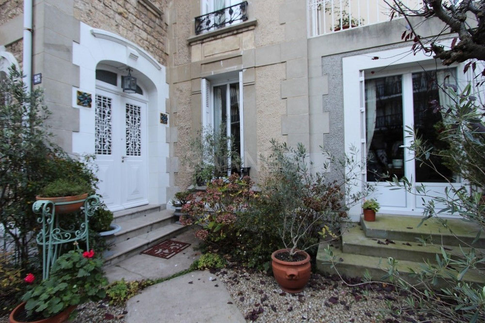 Вілла у Франції, Довіль — Пошуковик нерухомості від забудовників і власників GEOLN.COM. Фото 1