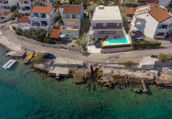 NEW LUXURY VILLA IN THE FIRST ROW TO THE SEA