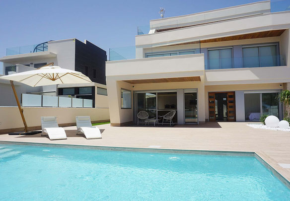 Villa 4 bedrooms 336 m² in Campoamor, Spain