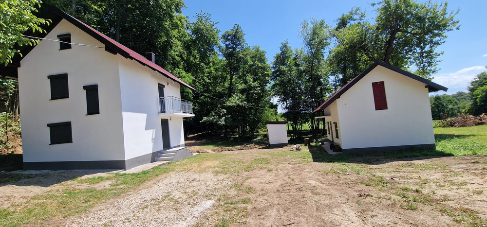 Large plot with three residential houses in Potocani (Bosnia) — Find off-plan property or real estate resale directly from developers and owners GEOLN.COM. Photo 1