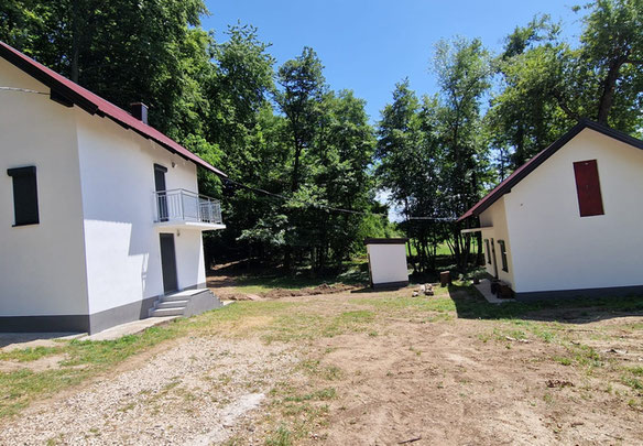 Large plot with three residential houses in Potocani (Bosnia)