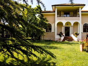 Villa junto al mar en Italia, Marina di Massa — Encuentre propiedades fuera del plan o reventa de bienes inmuebles directamente de desarrolladores y propietarios GEOLN.COM. Foto 2