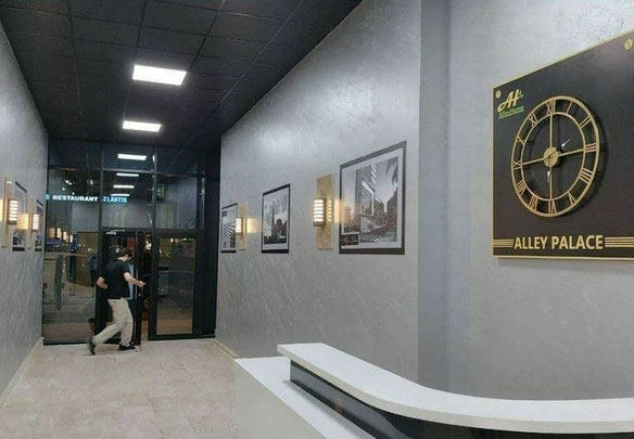 Alley Palace White Frame