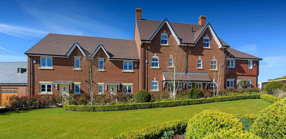 Real estate in Woodhurst Park — look at the real estate search engine GEOLN.COM. Photo 1