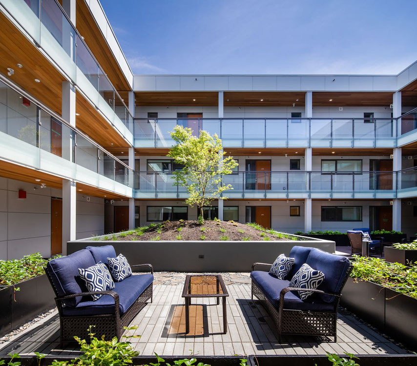 Real estate in Main & Twentieth — look at the real estate search engine GEOLN.COM. Photo 1