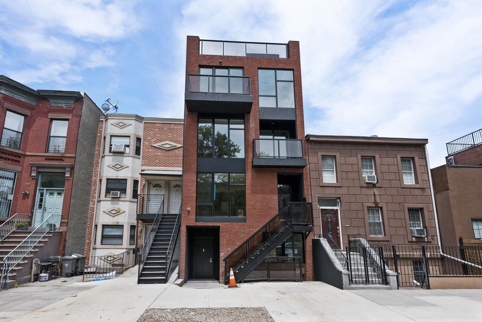 房地产在 Quincy Manor — look at the real estate search engine GEOLN.COM. 照片 1