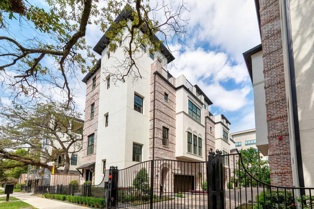 房地产在 Castle Court — look at the real estate search engine GEOLN.COM. 照片 1