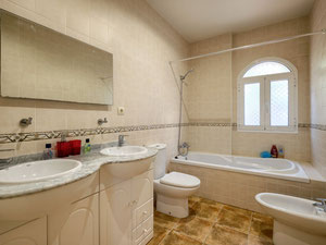 ვილა 5 საძინებელი 359 მ² რივიერა დელ სოლში, ესპანეთი — უძრავი ქონების ყიდვა და მფლო ბელებისგან GEOLN.COM. ფოტო 15