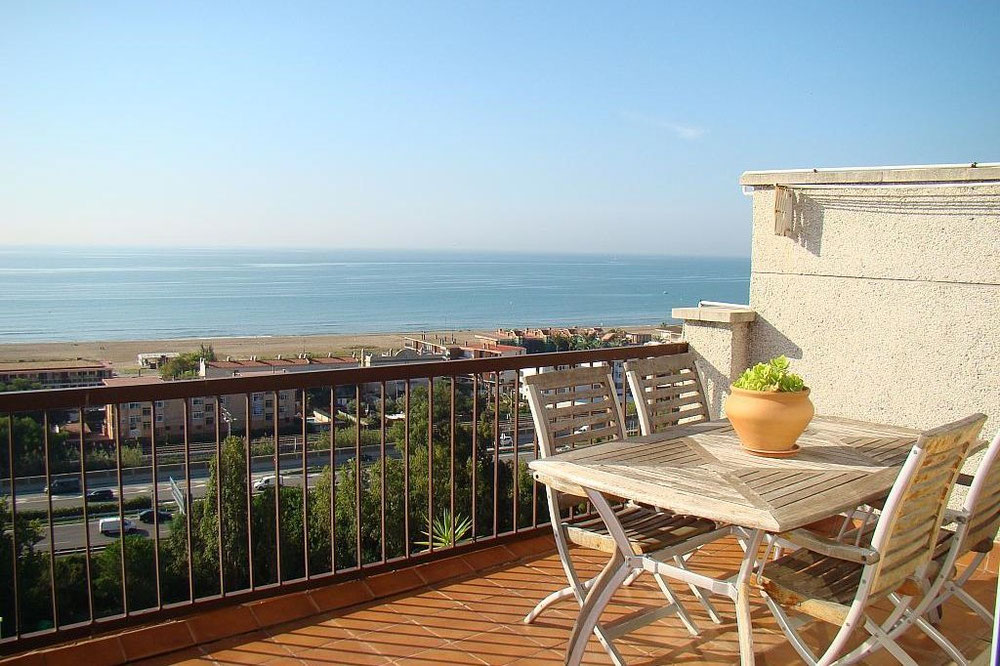 西班牙、加泰罗尼亚、瓦尔卡尔卡的海边公寓 — 来自开发商和业主的房地产搜索引擎 GEOLN.COM. 照片 1