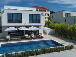 Nieruchomości w ATTRACTIVE NEW DEVELOPMENT ON THE ISLAND OF KRK — spójrz na wyszukiwarkę nieruchomości GEOLN.COM. Zdjęcie 2