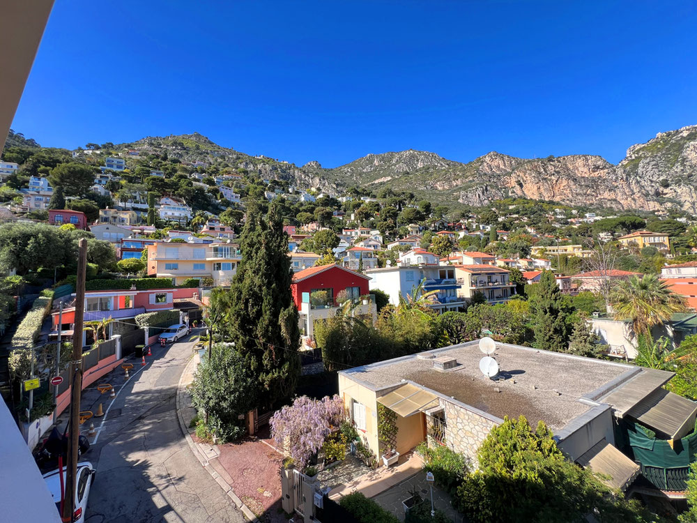 邻近海滩。开阔视野，安静区域。 — 来自开发商和业主的房地产搜索引擎 GEOLN.COM. 照片 1