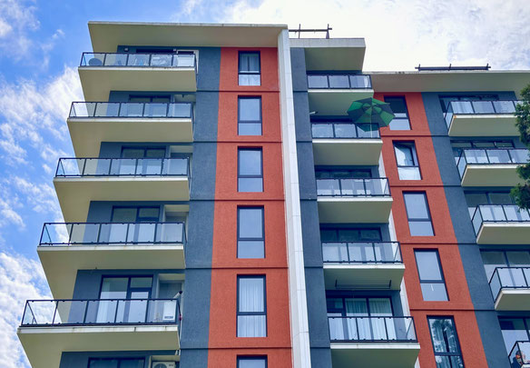 Продається однокімнатна квартира в клубному будинку з приголомшливим видом на гори та море.