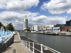 Nieruchomości w Canal Wharf A-B — spójrz na wyszukiwarkę nieruchomości GEOLN.COM. Zdjęcie 2