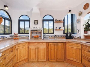 Villa 5 bedrooms 466 m² in Nueva Andalucia, Spain — Find off-plan property or real estate resale directly from developers and owners GEOLN.COM. Photo 13