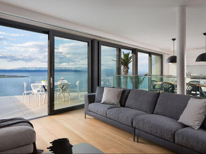 Нерухомість в STUNNING WATERFRONT VILLA WITH BEACH   — дивіться на пошуковику нерухомості GEOLN.COM. Фото 7