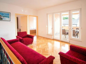 Casa en Croacia, Primorsko-Goranska, Novi Vinodolski — Encuentre propiedades fuera del plan o reventa de bienes inmuebles directamente de desarrolladores y propietarios GEOLN.COM. Foto 5