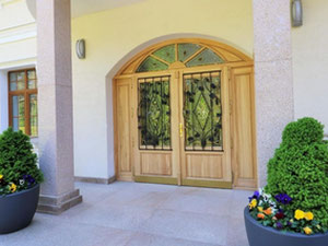 منزل على ضفاف البحيرة ، في الضواحي ، في الغابة في لاتفيا ، ريغا ، أولبروكا — ابحث عن عقار قيد الإنشاء أو عقار معاد بيعه مباشرة من المطورين والملاك GEOLN.COM. صورة فوتوغرافية 2