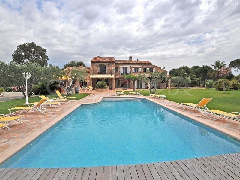 Вілла у Франції, Фрежюс — Пошуковик нерухомості від забудовників і власників GEOLN.COM. Фото 1