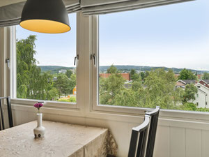 Moderne 3-Zimmer-Eckwohnung im beliebten Tyholt. Gute Sonnen- und Aussichtsmöglichkeiten. Parkmöglichkeiten. Küche von 2019. — Immobilien-Suchservice von Bauträgern und Eigentümern GEOLN.COM. Foto 2