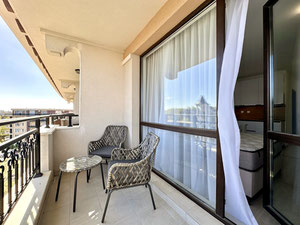 保加利亚。美丽的40平方米公寓，俯瞰阳光海滩的游泳池。 — 来自开发商和业主的房地产搜索引擎 GEOLN.COM. 照片 16