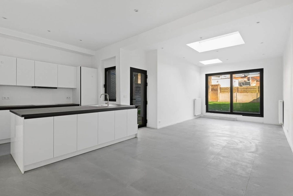 Нещодавно в 2024 році, повністю відремонтований двоквартирний будинок — Пошуковик нерухомості від забудовників і власників GEOLN.COM. Фото 1