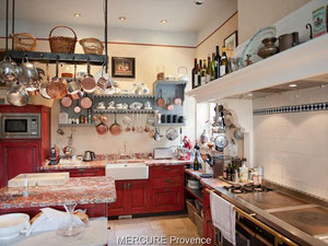 城堡在一个村庄，在法国郊区，阿维尼翁 — 来自开发商和业主的房地产搜索引擎 GEOLN.COM. 照片 7