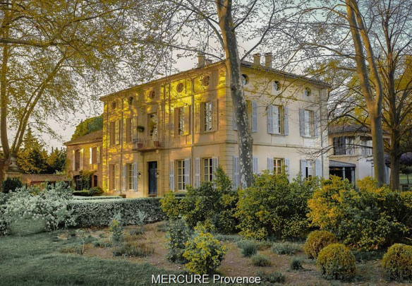 Замок у селі, у передмісті у Франції, Авіньйон