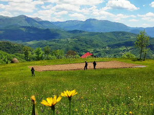 مونتينيغرو. على بعد 9 كم من موكوفات في اتجاه بييلو بولي، يتم بيع عقار ريفي بمساحة 3.1 هكتار. — ابحث عن عقار قيد الإنشاء أو عقار معاد بيعه مباشرة من المطورين والملاك GEOLN.COM. صورة فوتوغرافية 6