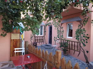 Negocio activo en el corazón de Tbilisi: casa de huéspedes y restaurante — Encuentre propiedades fuera del plan o reventa de bienes inmuebles directamente de desarrolladores y propietarios GEOLN.COM. Foto 12