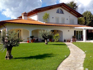 意大利海滨别墅，Forte dei Marmi — 来自开发商和业主的房地产搜索引擎 GEOLN.COM. 照片 9