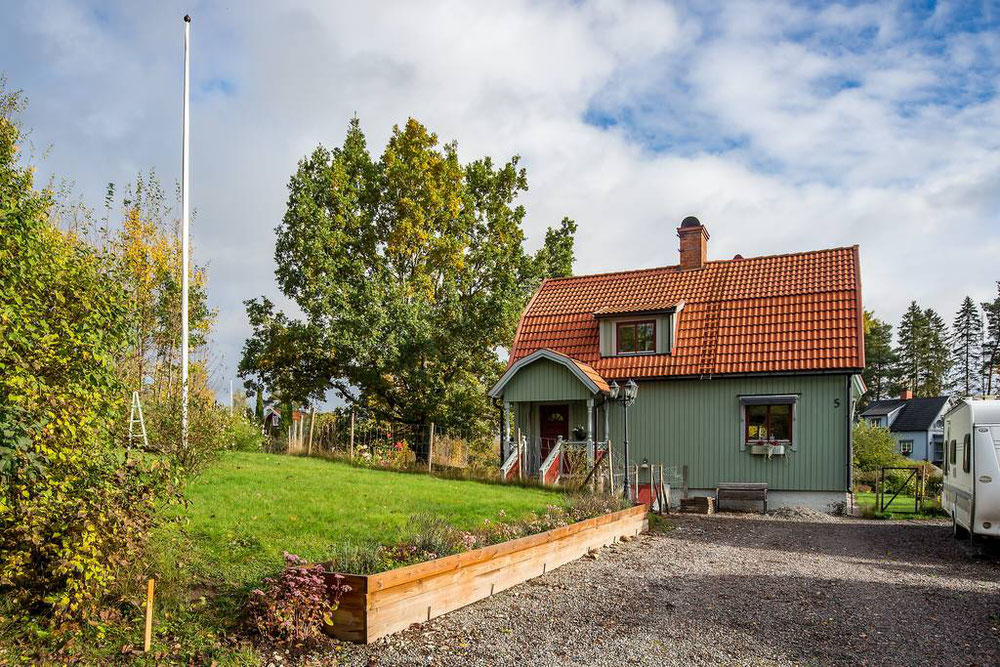 Immobilien in Knutsbergsvagen 5 — Schauen Sie sich die Immobiliensuchmaschine GEOLN.COM an. Foto 1