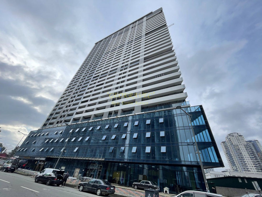 Schwarzer Rahmen in Batumi — Immobilien-Suchservice von Bauträgern und Eigentümern GEOLN.COM. Foto 1