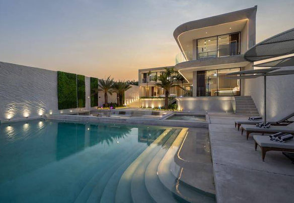 Современная вилла с бассейном