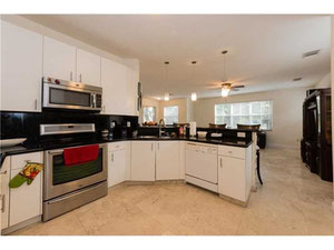 Casa en Estados Unidos, Florida, Doral — Encuentre propiedades fuera del plan o reventa de bienes inmuebles directamente de desarrolladores y propietarios GEOLN.COM. Foto 11