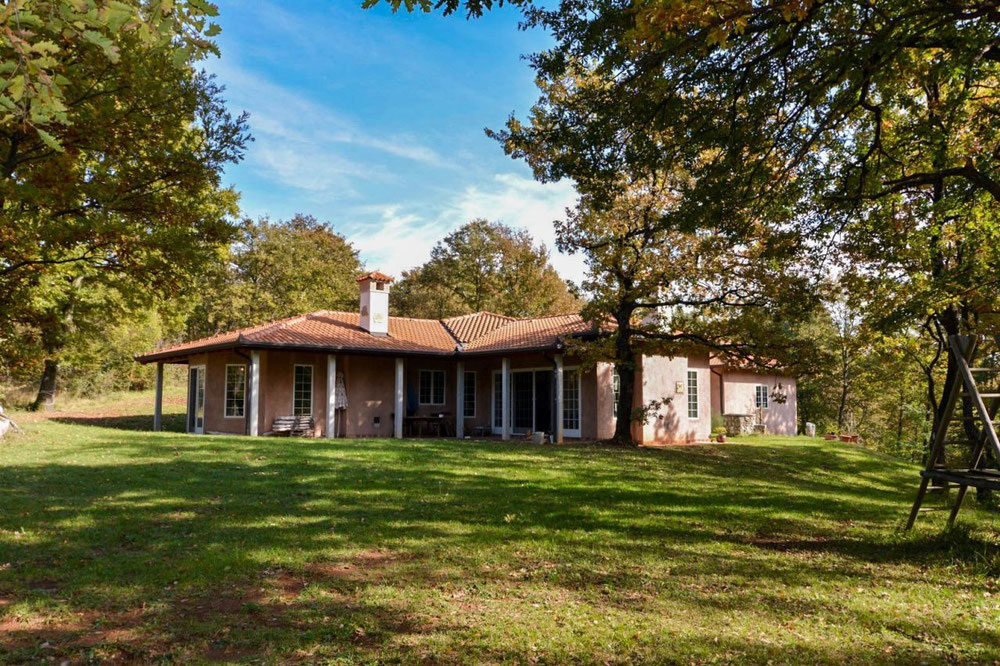 Casa en las afueras de Eslovenia, Möre og Romsdal, Sezana — Encuentre propiedades fuera del plan o reventa de bienes inmuebles directamente de desarrolladores y propietarios GEOLN.COM. Foto 1