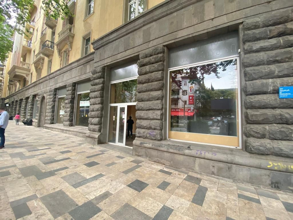 مساحة تجارية للبيع — ابحث عن عقار قيد الإنشاء أو عقار معاد بيعه مباشرة من المطورين والملاك GEOLN.COM. صورة فوتوغرافية 1