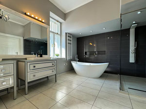 Hungary. Budapest. Villa with a large plot and swimming pool. — Find off-plan property or real estate resale directly from developers and owners GEOLN.COM. Photo 12