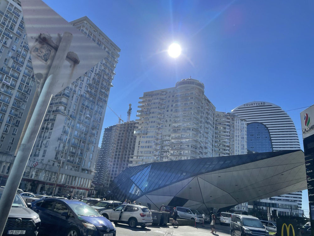 巴统出售欧元三居室公寓（82平方米） — 来自开发商和业主的房地产搜索引擎 GEOLN.COM. 照片 1