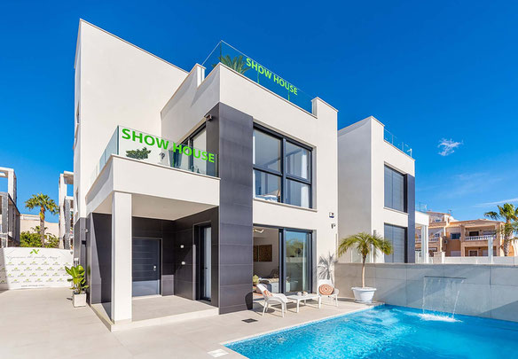 Villa 4 bedrooms 143 m² in Punta Prima, Spain