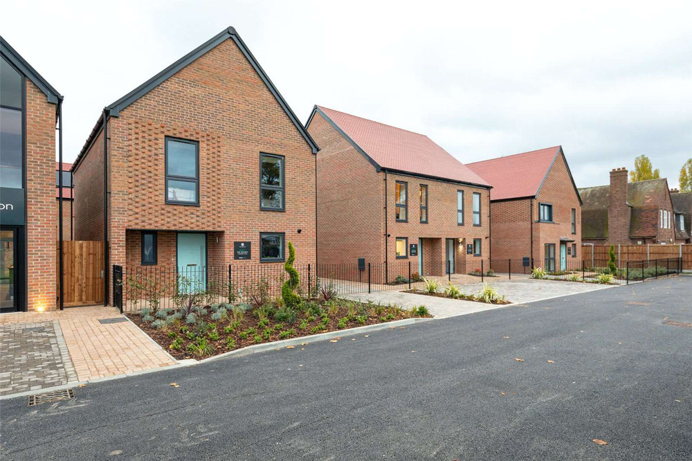 Real estate in St George's Park — look at the real estate search engine GEOLN.COM. Photo 1