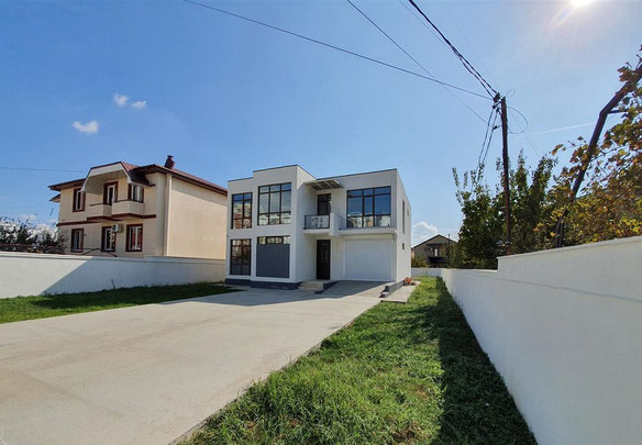 Приватний будинок Дігомі 1-9