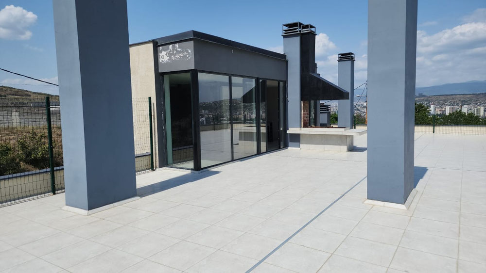 Ексклюзивна панорамна смарт-вілла на продаж у Тбілісі – 5 спалень, спа, басейн, ліфт, винний погріб — Пошуковик нерухомості від забудовників і власників GEOLN.COM. Фото 1