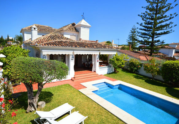 Villa 6 bedrooms 450 m² in Casablanca, Spain