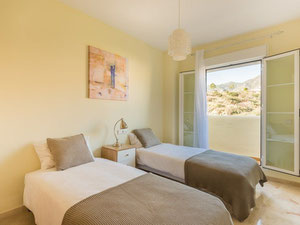 公寓在山上，在郊区，在西班牙，安达卢西亚，贝纳尔马德纳的海边 — 来自开发商和业主的房地产搜索引擎 GEOLN.COM. 照片 7