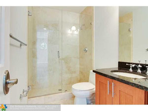 ბინები ზღვის პირას აშშ-ში, ფლორიდაში, პომპანოს სანაპიროზე — უძრავი ქონების ყიდვა და მფლო ბელებისგან GEOLN.COM. ფოტო 8