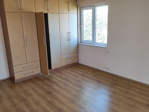 A 400 m de la carretera Pamukkale – Villa independiente de 3 plantas 6+1 – ¡Adecuada para familias numerosas y como inversión! — Encuentre propiedades fuera del plan o reventa de bienes inmuebles directamente de desarrolladores y propietarios GEOLN.COM. Foto 18