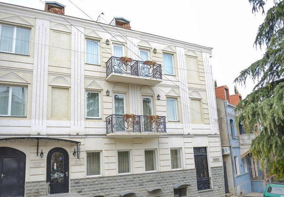 17 кімнатна готель на Мтацминда. Нерухомість в Тбілісі без посередників