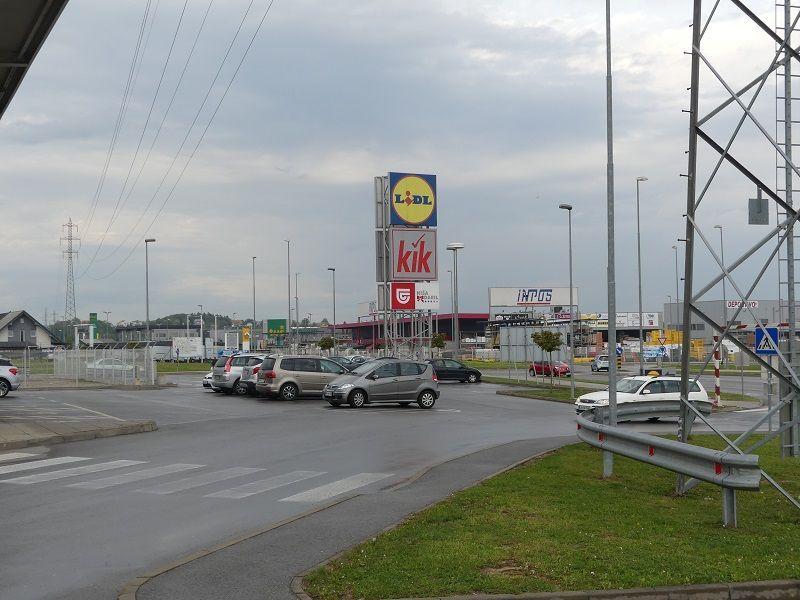 商店在斯洛文尼亚的一个大城市，斯洛文尼亚比斯特里察 — 来自开发商和业主的房地产搜索引擎 GEOLN.COM. 照片 1